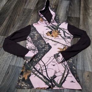 Mossy Oak Pink Woodland Camo Hoodie with Black Sleeves Size M